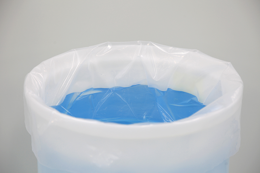 Disposable open liquid dispensing bag